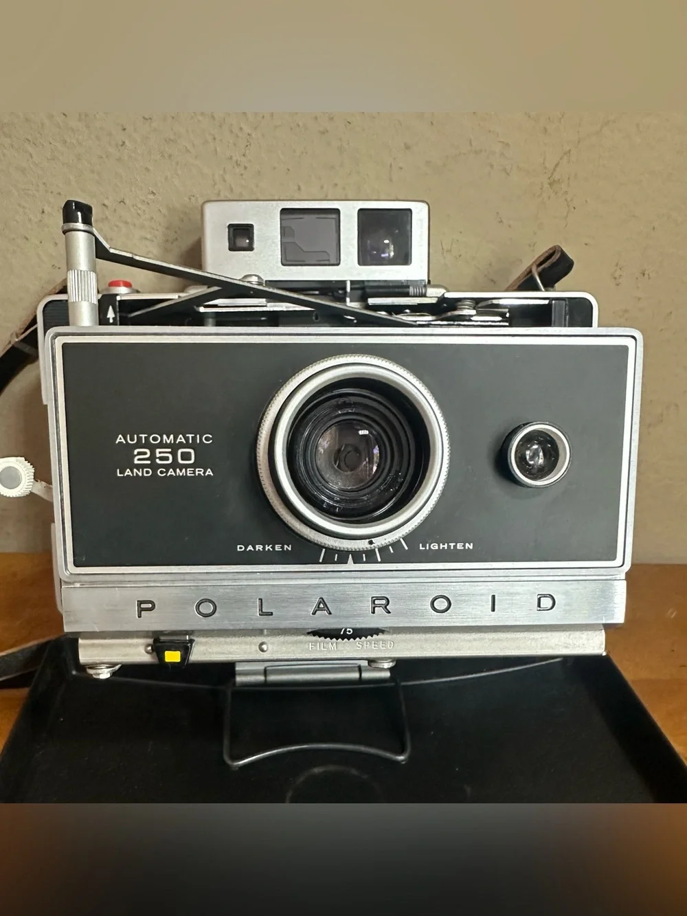 Vintage Polaroid Automatic 250 Land Camera Kit w/ Flash & Case